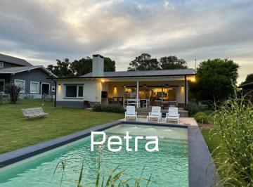 Casa · 152m² · 4 Ambientes · Casa en Venta en Costa Esmeralda - Barrio Golf