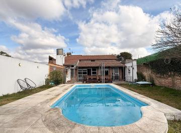 Casa · 110m² · 4 Ambientes · 2 Cocheras · Vta Casa Udaondo/ituzaingo 4 Amb Pileta