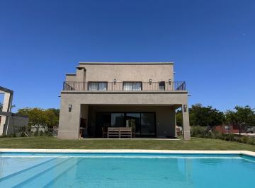 Casa · 226m² · 5 Ambientes · 1 Cochera · Casa en Venta en El Cantón, Escobar, G. B. a. Zona Norte
