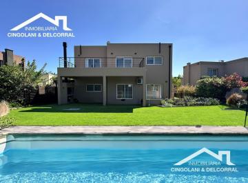 Casa · 158m² · 4 Ambientes · 1 Cochera · Casa Lote Interno con Pileta y Apta Para Credito en Santa Clara, Villanueva, Tigre