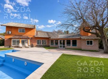 Casa · 180m² · 4 Ambientes · 3 Cocheras · Casa de Campo en El Rodal