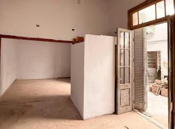 Casa · 170m² · 6 Ambientes · 1 Cochera · Casa a Reciclar en Barrio Abasto o Terreno Apto Desarrollo