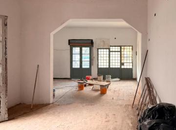 Casa · 170m² · 6 Ambientes · 1 Cochera · Casa a Reciclar en Barrio Abasto o Terreno Apto Desarrollo