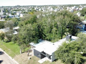 Casa de 6 ambientes, Río Ceballos · A Estrenar!gran Parque Super Luminosa Pensada Para Vivir con Tranquilidad!hermosas Terminaciones!