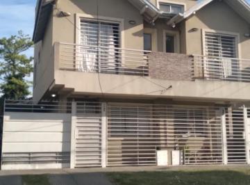 Departamento · 90m² · 4 Ambientes · 1 Cochera · Departamento Triplex de 4 Ambientes en Alquiler en Lomas