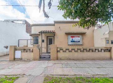 Casa · 140m² · 4 Ambientes · Venta Casa Dos Dorm. Patio y Terraza