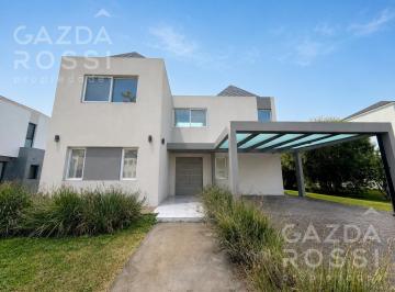 Casa · 251m² · 5 Ambientes · 4 Cocheras · Excelente Propiedad en Saint Thomas Oeste