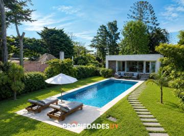 Foto1 · Venta Casa en Playa Mansa, 4 Dorm., 4 Baños, Piscina Climatizada