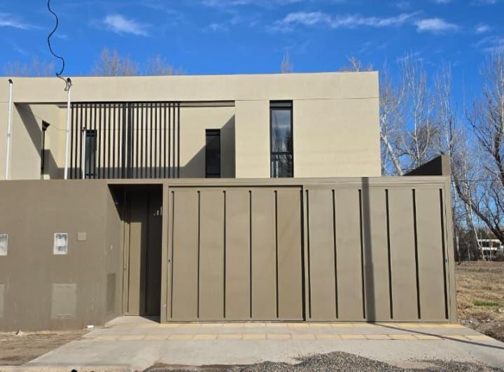 Casa · 142m² · 3 Ambientes · 1 Cochera