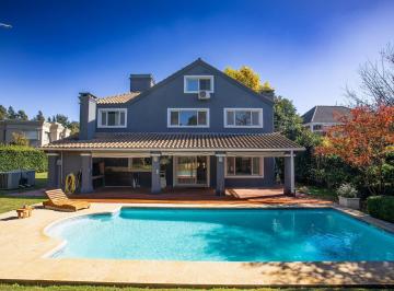Casa · 258m² · 6 Ambientes · Casa en Venta 6 Ambientes en Ayres de Pilar