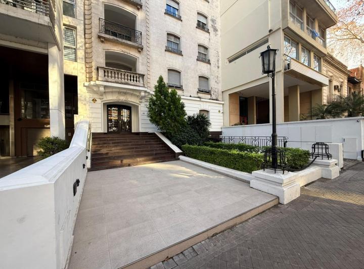 Departamento · 160m² · 6 Ambientes · 1 Cochera