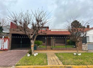 Casa · 162m² · 3 Ambientes · 1 Cochera · Casa 3 Ambientes en Venta en Lomas Apta Crédito