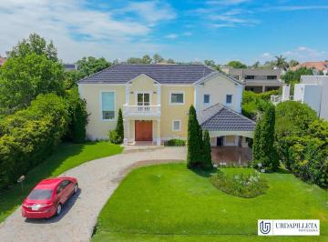 Casa · 336m² · 6 Ambientes · 2 Cocheras · Casa en Alquiler en La Lomada de Pilar