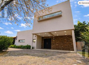 Casa · 150m² · 5 Ambientes · 4 Cocheras · Casa 5 Ambientes en Venta Barrio Los Robles, La Cañada de Pilar