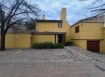 Casa · 274m² · 7 Ambientes · Casa de 4 Dorm. en Florencia Nightingale 4547, Valle del Cerro, Córdoba.