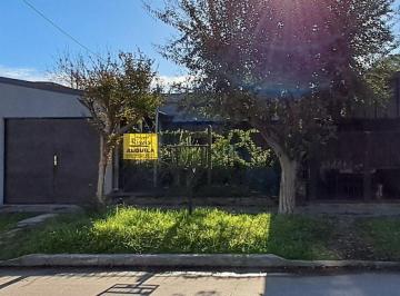 Casa de 4 ambientes, San Miguel · Casa en Venta 4 Ambientes en San Miguel con Jardin con Plantas Frutales/ 2 Cocheras Cubiertas/ 392 m²
