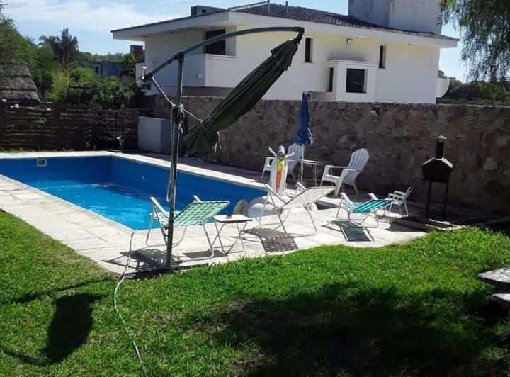 Casa · 230m² · 3 Ambientes · 1 Cochera
