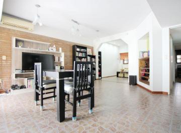 Casa · 135m² · 4 Ambientes · 1 Cochera · Oportunidad! Venta Casa 4 Ambientes - S. Lugares