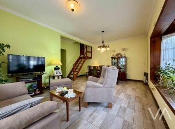 Casa de 4 ambientes, Mar del Plata · Chalet con 3 Dorm.. Patio. Los Troncos.