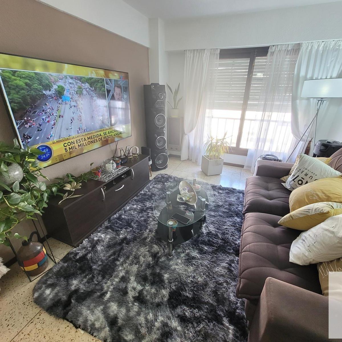 Departamento 2 dorm, 70m² en piso alto con balcón — Centro
