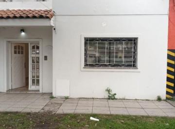Casa de 3 ambientes, Quilmes · Alquiler Quilmes Oeste Av Calchaqui 4570