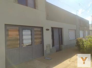 Casa · 220m² · 2 Ambientes · 1 Cochera · Casa en Venta - 1 Dormitorio 2 Baños - Cochera - 250 m² - Olavarría