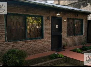Casa · 70m² · 4 Ambientes · 1 Cochera · Casa en Moreno