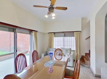 Casa · 146m² · 4 Ambientes · 2 Cocheras · Venta Casa 4 Ambientes con Jardin Cochera Sarandi