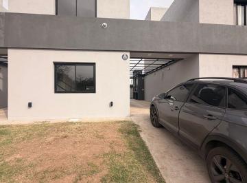 Casa de 3 ambientes, Córdoba · Alquiler - Duplex de 2 Dorm.