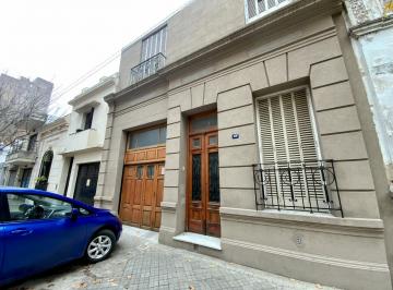Casa · 140m² · 6 Ambientes · 1 Cochera · Riobamba 814 - Casa de 4 Dorm. con Patio en Alquiler - Rep. de La Sexta, Rosario