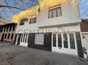 PH · 147m² · 5 Ambientes · 1 Cochera · PH de 3 Dorm. con Cochera, Terraza y Parrilla en Venta
