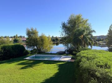 Casa · 1000m² · 6 Ambientes · Casa Al Agua en Santa Catalina