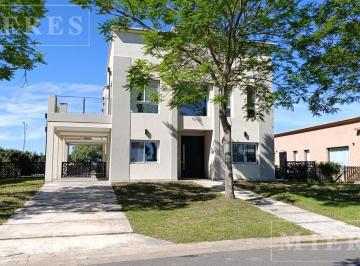 Casa · 248m² · 6 Ambientes · Casa en Venta Sobre Lote Interno en Barrio Vistas Puertos