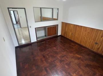 Casa en Alquiler de 3 ambientes Lomas del Mirador · Casa con 1 Dormitorio en Alquiler en Lomas del Mirador
