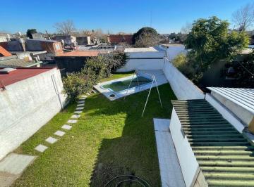Casa · 112m² · 3 Ambientes · 2 Cocheras · Venta Casa Tres Ambientes Piscina Moron