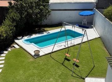 Casa · 112m² · 3 Ambientes · 2 Cocheras · Venta Casa Tres Ambientes Piscina Moron