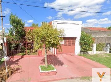 Casa · 80m² · 3 Ambientes · Casa en Venta - 2 Dorm. 2 Baños - 300 m² - Berisso