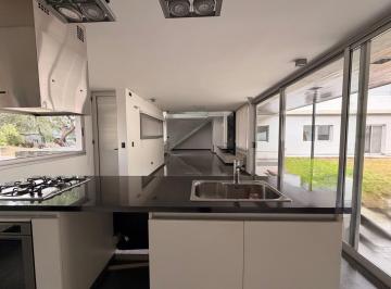 Casa · 1050m² · 7 Ambientes · 2 Cocheras · Alquiler de Casa en La Rufina 4 Dorm + Pileta