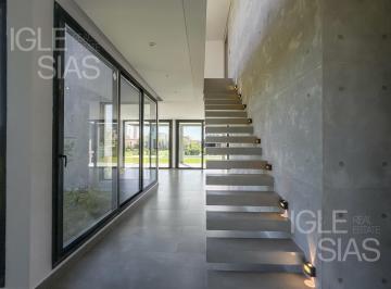 Casa · 300m² · 7 Ambientes · 4 Cocheras · Casa en Venta a Estrenar en Los Carpinchos, Nordelta