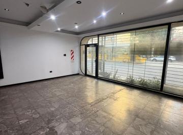 Local comercial · 122m² · 4 Ambientes · Local en Alquiler. 122 m. Sotano y Patio. Apto Todo Rubro. Av Juan B. Justo 3800. Paternal