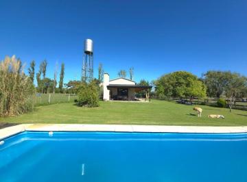 Casa · 80m² · 3 Ambientes · 2 Cocheras · Venta Casa Barrio Chacras del Molino 3 Amb Pileta