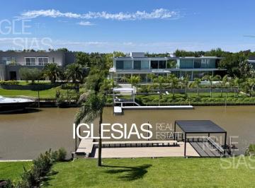 Casa · 370m² · 7 Ambientes · 2 Cocheras · Casa en Venta Al Río en El Yacht, Nordelta