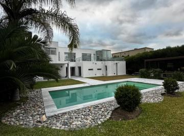 Casa · 350m² · 5 Ambientes · Exclusiva Casa 5 Amb en Alquiler - Barrio El Encuentro – Benavídez