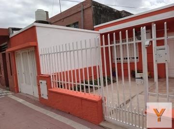 Casa · 300m² · 5 Ambientes · 1 Cochera · Casa en Venta - 4 Dorm. 1 Baño - Cochera - 300 m² - Yofre Sud, Córdoba