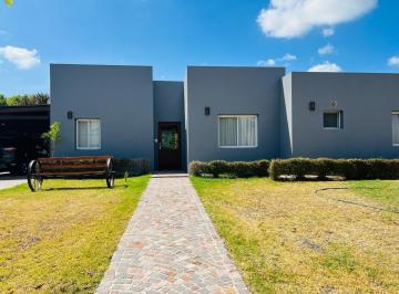 Casa · 145m² · 4 Dormitorios · Venta Casa Apta Credito en El Barrio San Francisco - Villanueva