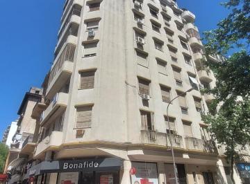 Departamento · 74m² · 4 Ambientes · Oportunidad! 4 Ambientes C/balcon - Alberti y Rivadavia