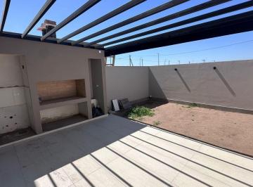 Casa · 130m² · 6 Ambientes · 2 Cocheras · Duplex 3 Dorm. - Campos de Manantiales