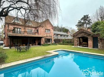 Casa · 450m² · 5 Ambientes · 1 Cochera · Casa en Alquiler Temporario en Las Lomas