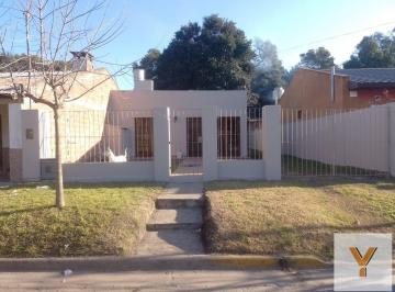 Casa · 75m² · 2 Ambientes · Casa en Venta - 1 Dormitorio 1 Baño - 300 m² - Castelli