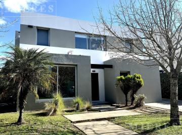 Casa · 525m² · 5 Ambientes · 2 Cocheras · Casa en Alquiler Anual con 4 Dorm. en Los Alisos, Nordelta
